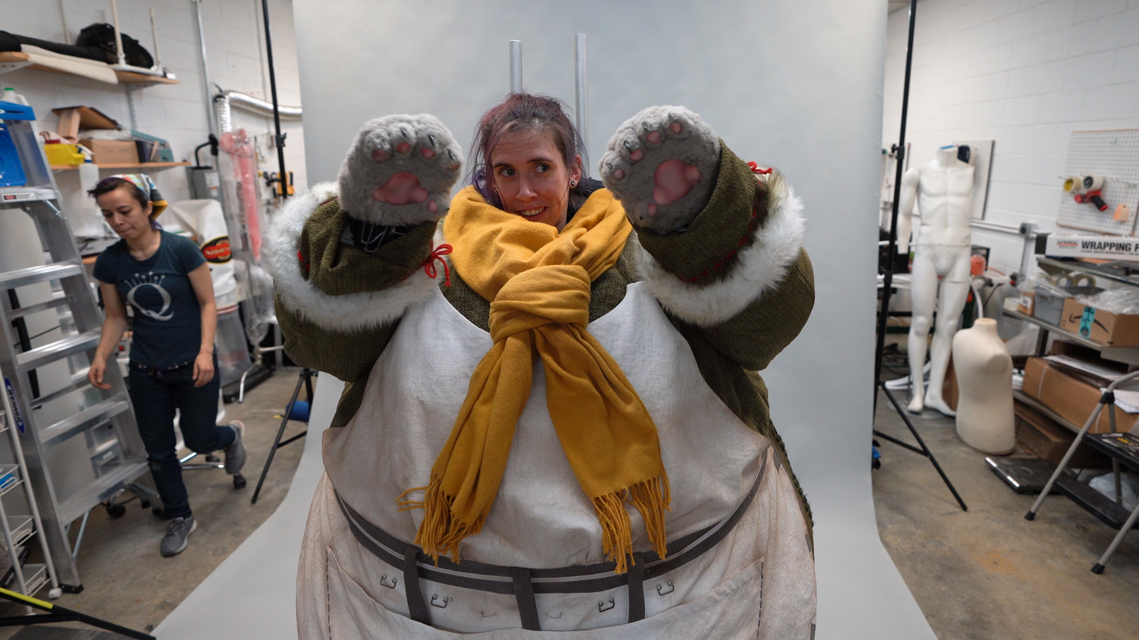 Illustration for article titled It Took 12 People To Make This Giant Monster Hunter Cosplay